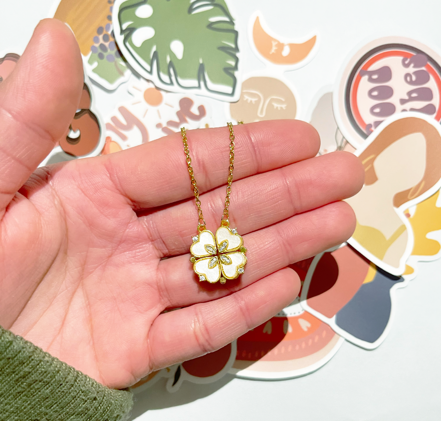 Cloverleaf Necklace Magnet